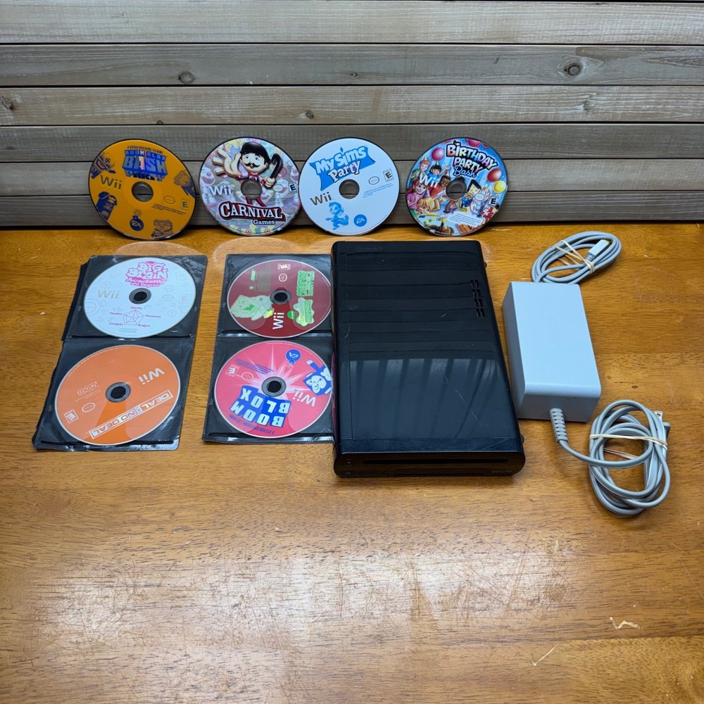 Nintendo Wii U 32GB Console Black WUP-101(02) Bundle with 8 Wii Games & Power AC